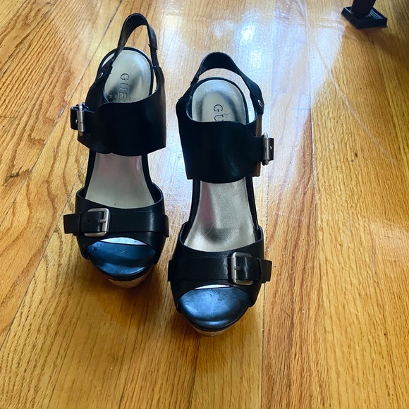 Guess (Sandal) - Picture 3 of 3